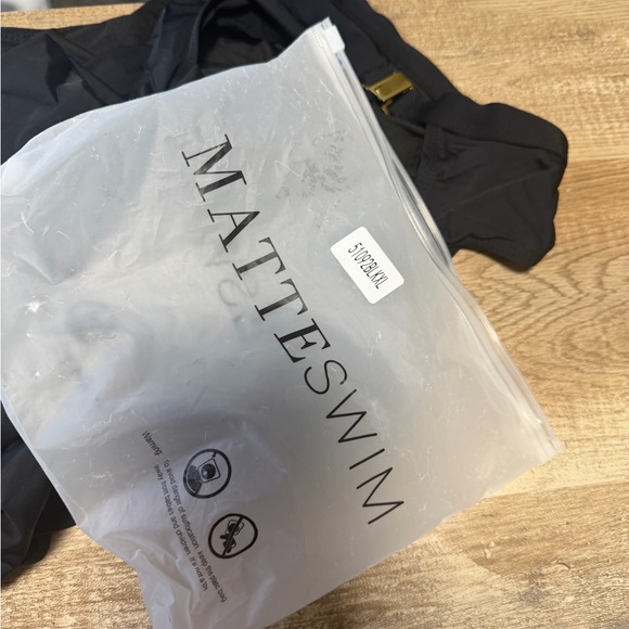 Matte Collection Myles One Piece - Picture 3 of 7